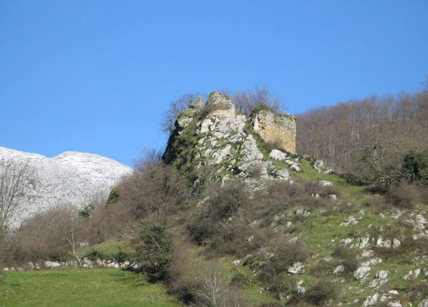Castillo de Alesga, Spain